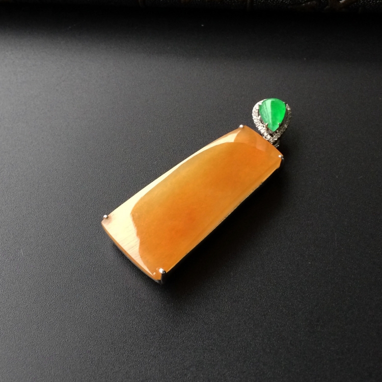 (超值推荐)冰种黄翡镶白金钻石素牌胸坠