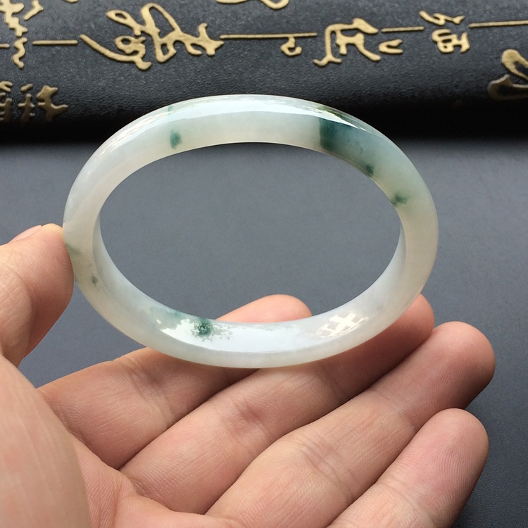 (超值推荐)糯冰种飘花贵妃手镯(54.3mm-47.3mm)