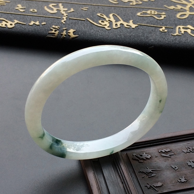 (超值推荐)糯冰种飘花贵妃手镯(54.3mm-47.3mm)