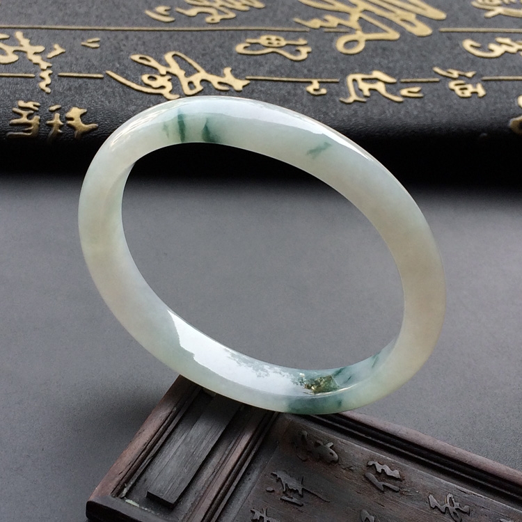 (超值推荐)糯冰种飘花贵妃手镯(54.3mm-47.3mm)