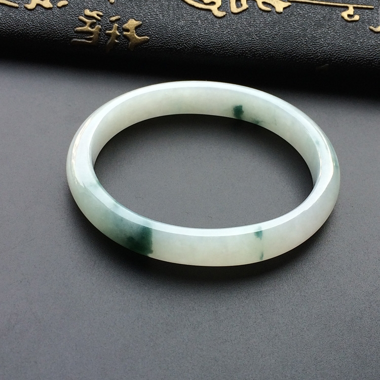(超值推荐)糯冰种飘花贵妃手镯(54.3mm-47.3mm)