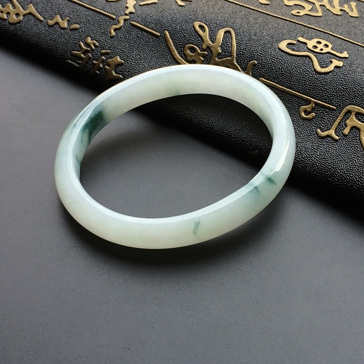 (超值推荐)糯冰种飘花贵妃手镯(54.3mm-47.3mm)