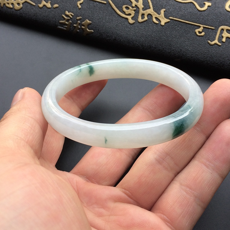 (超值推荐)糯冰种飘花贵妃手镯(54.3mm-47.3mm)