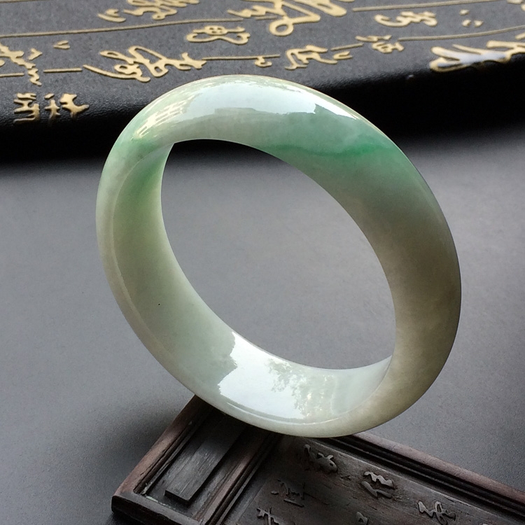 (超值推荐)糯冰种略飘翠手镯(58.4mm)
