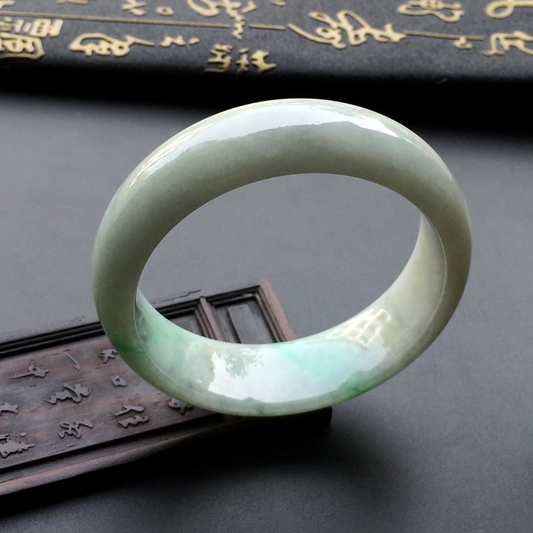 (超值推荐)糯冰种略飘翠手镯(58.4mm)