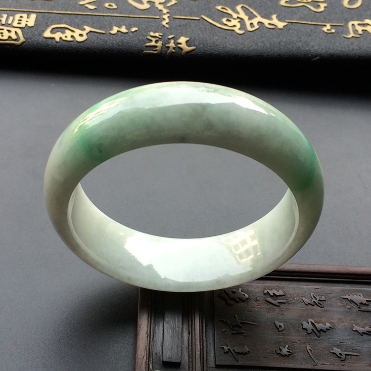 (超值推荐)糯冰种略飘翠手镯(58.4mm)