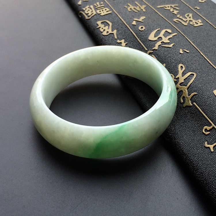 (超值推荐)糯冰种略飘翠手镯(58.4mm)