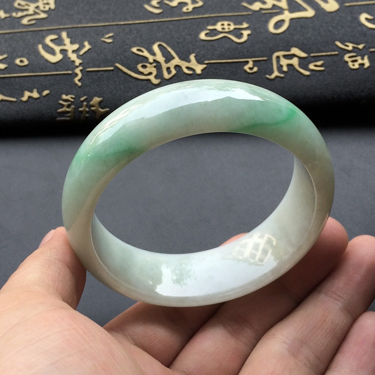 (超值推荐)糯冰种略飘翠手镯(58.4mm)