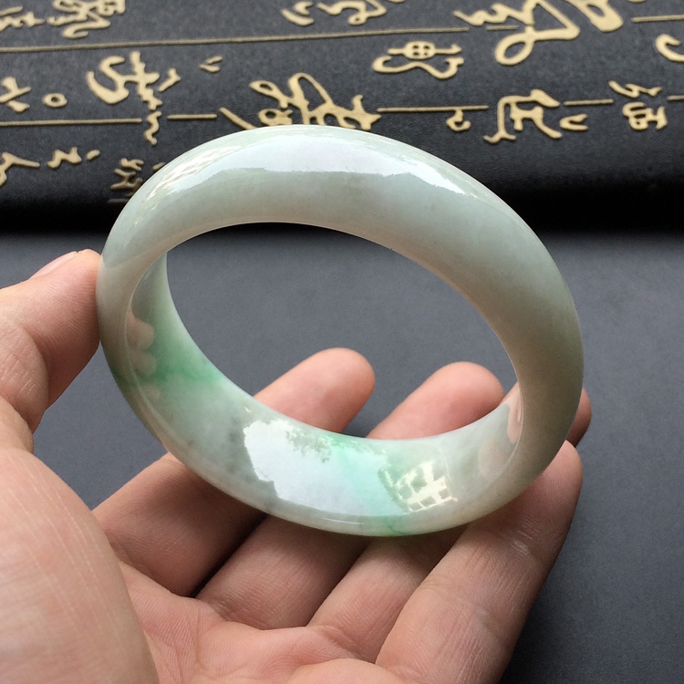 (超值推荐)糯冰种略飘翠手镯(58.4mm)