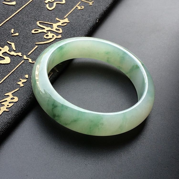 （超值推荐）糯冰种飘花手镯（57.7mm）