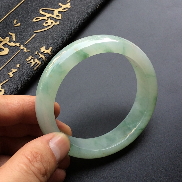 （超值推荐）糯冰种飘花手镯（57.7mm）