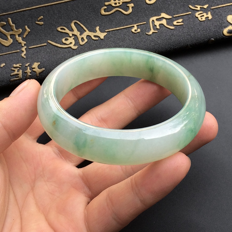 （超值推荐）糯冰种飘花手镯（57.7mm）