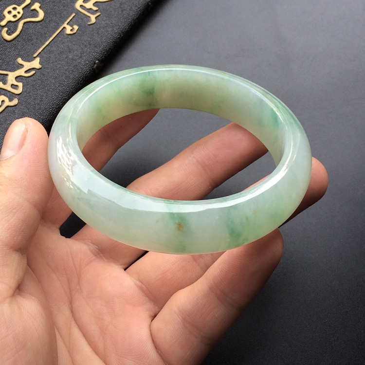 （超值推荐）糯冰种飘花手镯（57.7mm）