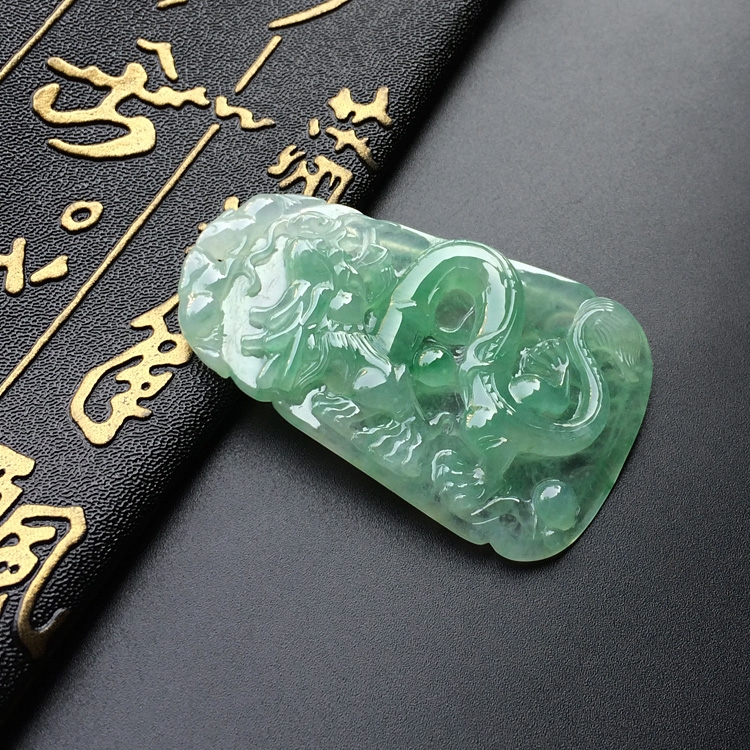 （超值推荐）冰种晴水龙牌挂件
