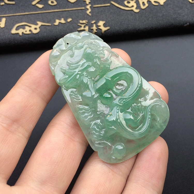 （超值推荐）冰种晴水龙牌挂件