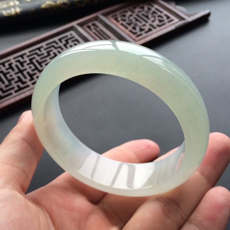 (超值推荐)冰种晴水手镯(58.5mm)