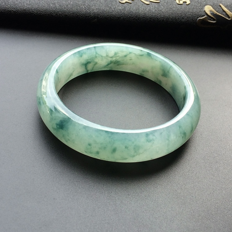 (超值推荐)糯冰种飘花手镯(55.7mm)