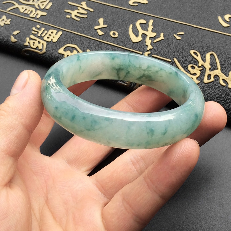 (超值推荐)糯冰种飘花手镯(55.7mm)