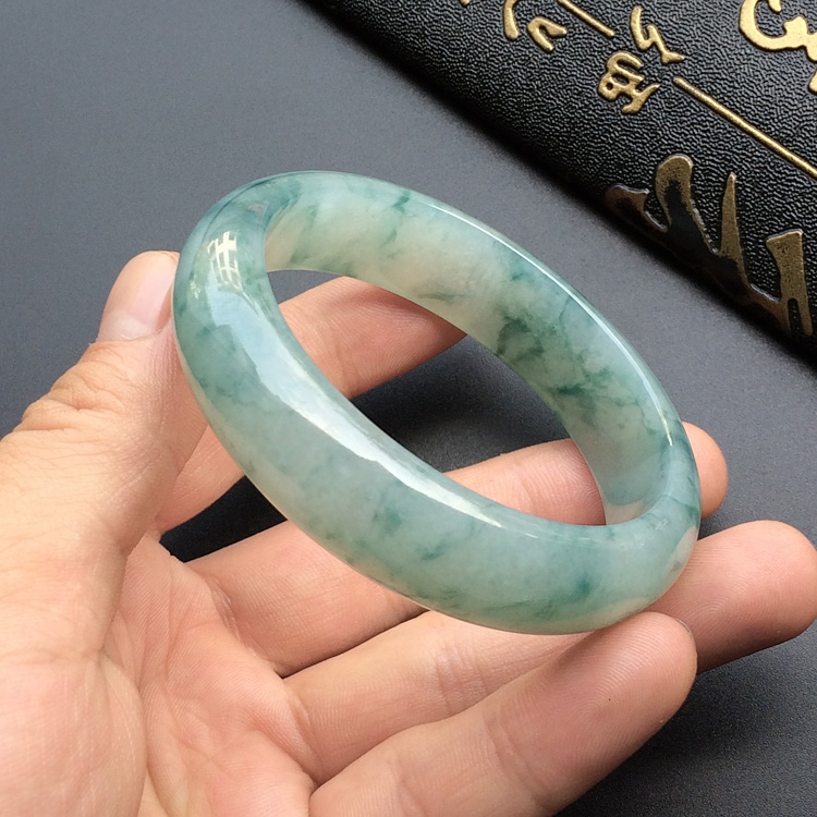 (超值推荐)糯冰种飘花手镯(55.7mm)