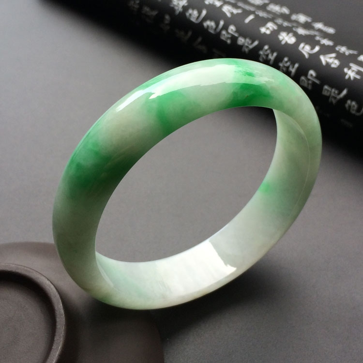(超值推荐)糯冰种飘翠手镯(57.8MM)