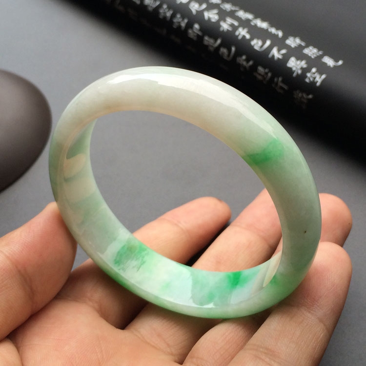 (超值推荐)糯冰种飘翠手镯(57.8MM)