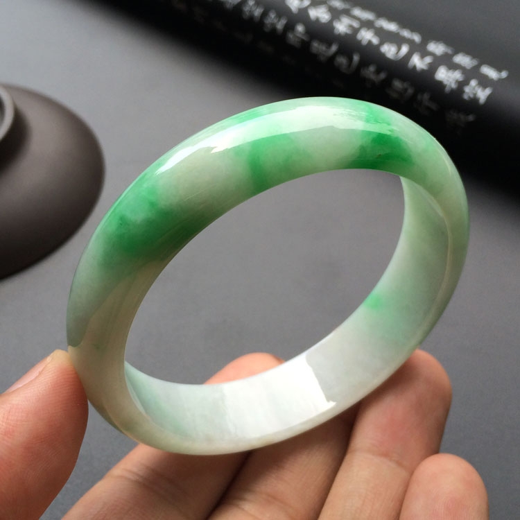 (超值推荐)糯冰种飘翠手镯(57.8MM)
