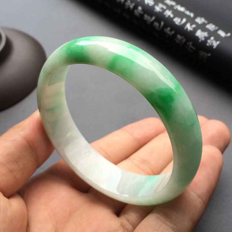(超值推荐)糯冰种飘翠手镯(57.8MM)