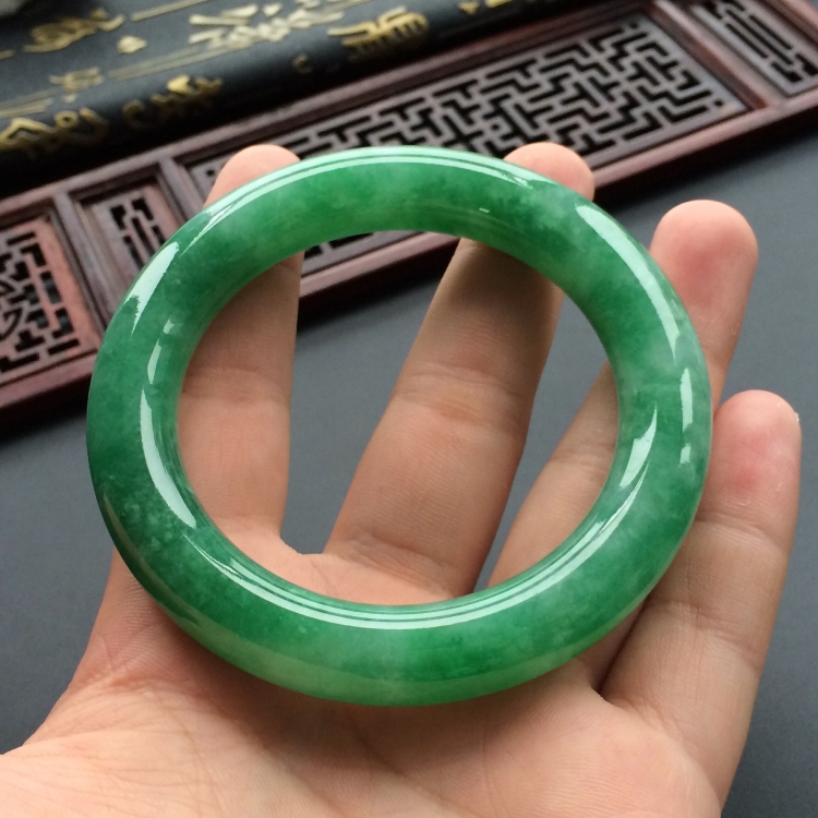 (超值推荐)糯冰种翠色圆条手镯(56mm)