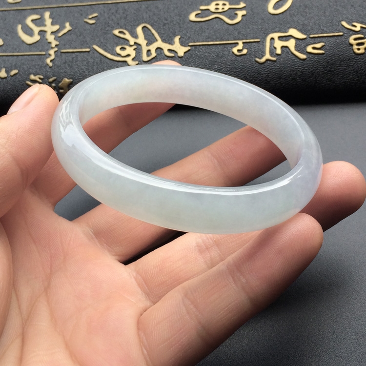 糯冰种淡晴水贵妃手镯(57.1mm-51.3mm)