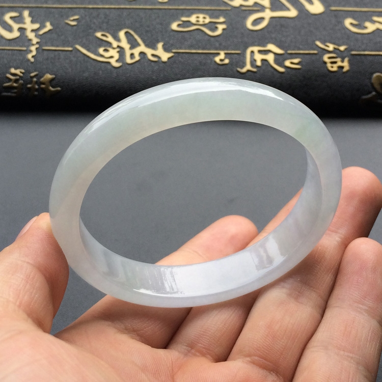 糯冰种淡晴水贵妃手镯(57.1mm-51.3mm)