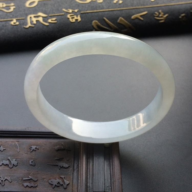 糯冰种淡晴水贵妃手镯(57.1mm-51.3mm)