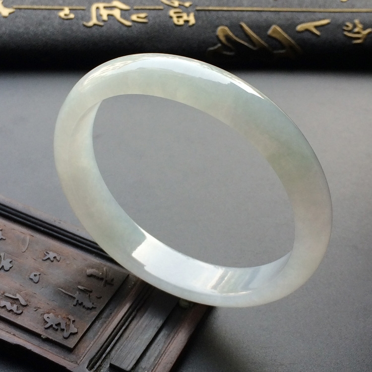 糯冰种淡晴水贵妃手镯(57.1mm-51.3mm)