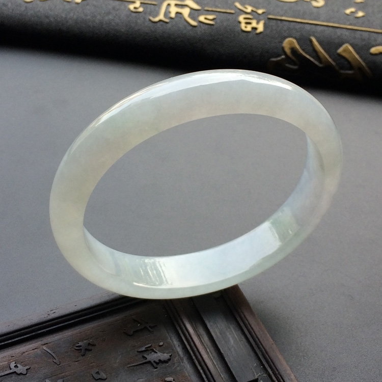 糯冰种淡晴水贵妃手镯(57.1mm-51.3mm)
