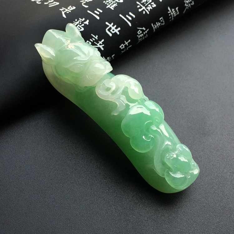 糯冰种绿晴水龙钩挂件