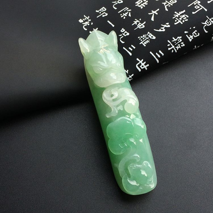 糯冰种绿晴水龙钩挂件
