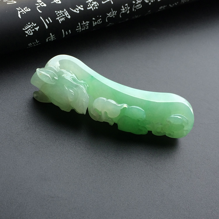 糯冰种绿晴水龙钩挂件