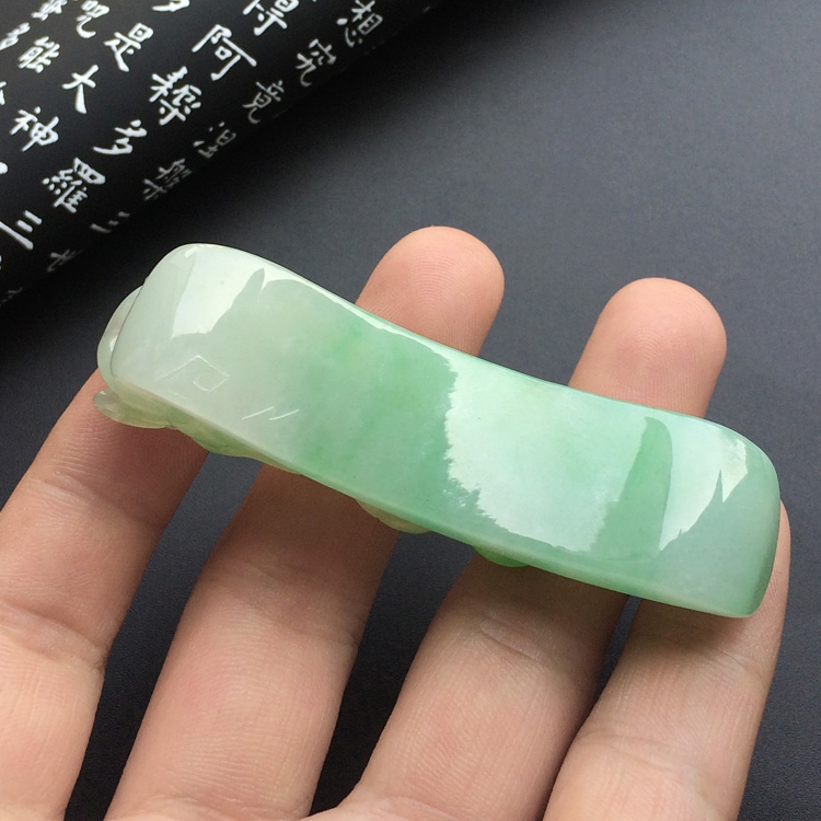 糯冰种绿晴水龙钩挂件