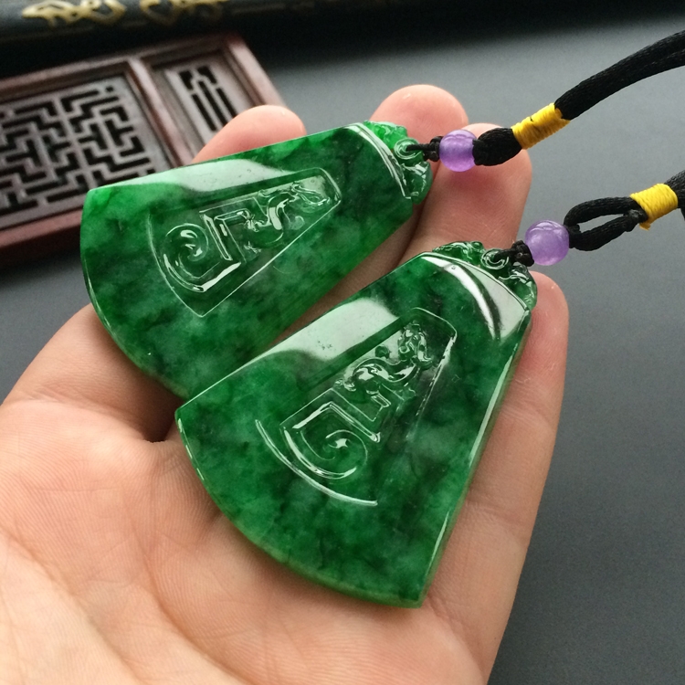 (超值推荐)糯冰种浓绿龙凤牌挂件(一对)