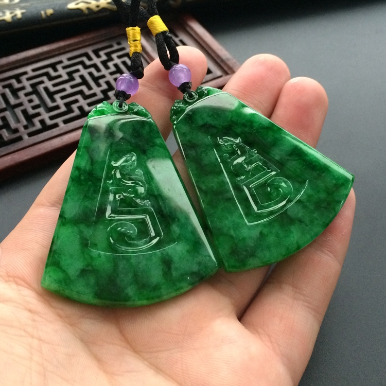 (超值推荐)糯冰种浓绿龙凤牌挂件(一对)