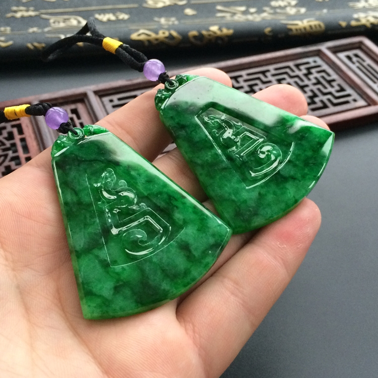 (超值推荐)糯冰种浓绿龙凤牌挂件(一对)
