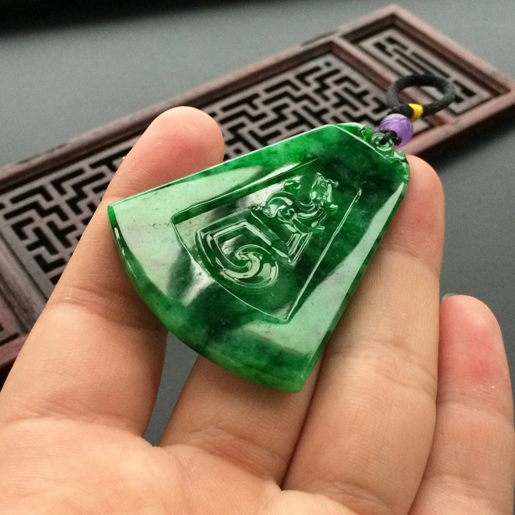 (超值推荐)糯冰种浓绿龙凤牌挂件(一对)