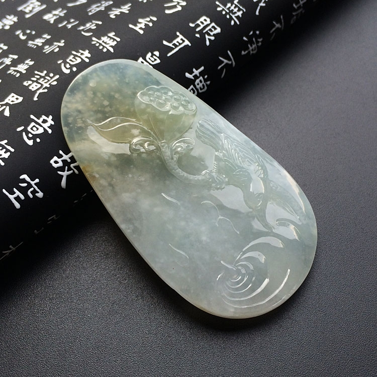 冰种晴水略带黄翡莲趣挂件