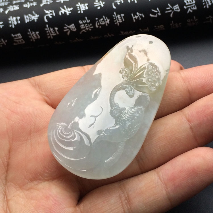 冰种晴水略带黄翡莲趣挂件