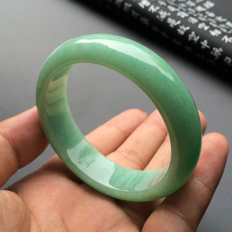 (超值推荐)糯冰种豆色手镯(57.4mm)