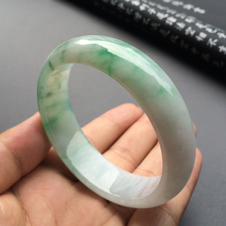 （超值推荐）糯冰种飘花手镯（60.1mm）