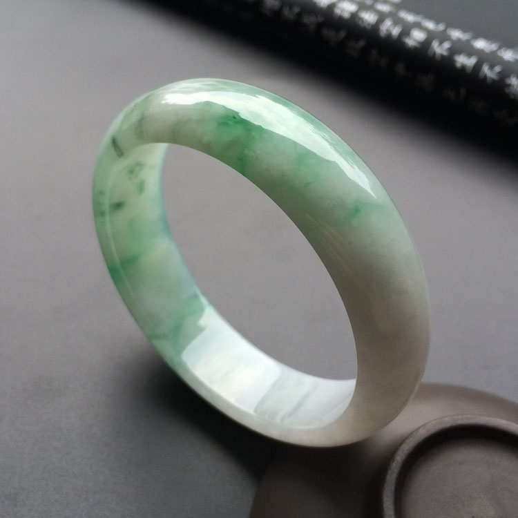 （超值推荐）糯冰种飘花手镯（60.1mm）