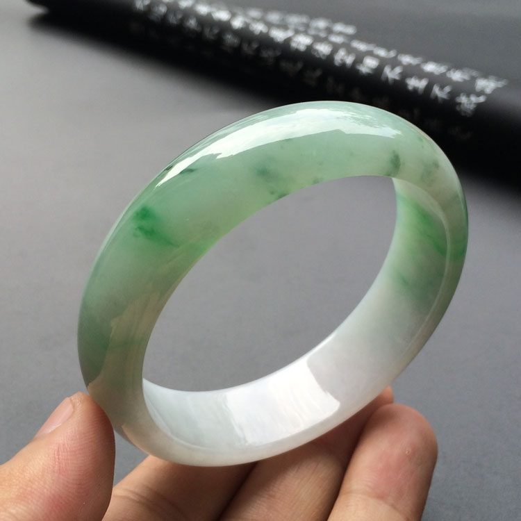 （超值推荐）糯冰种飘花手镯（60.1mm）