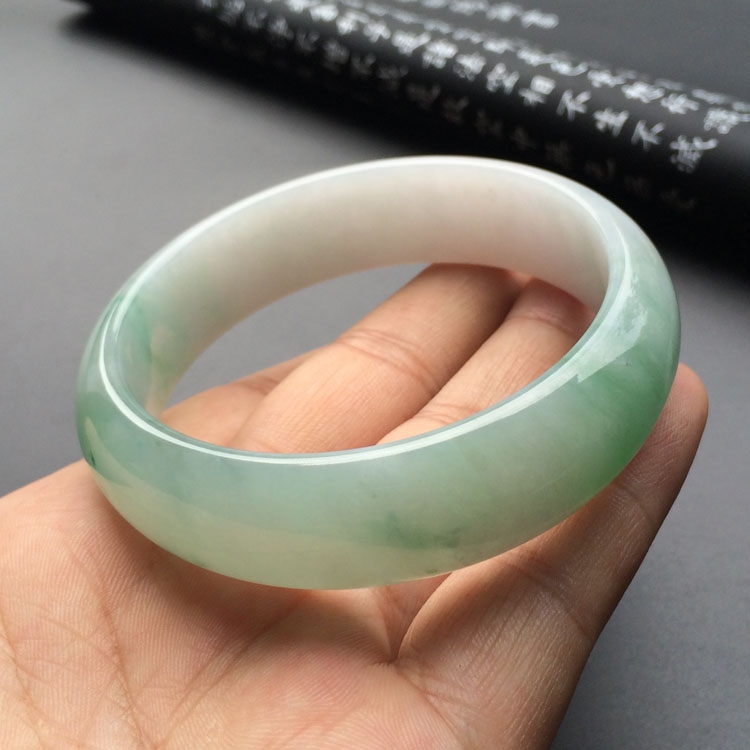 （超值推荐）糯冰种飘花手镯（60.1mm）