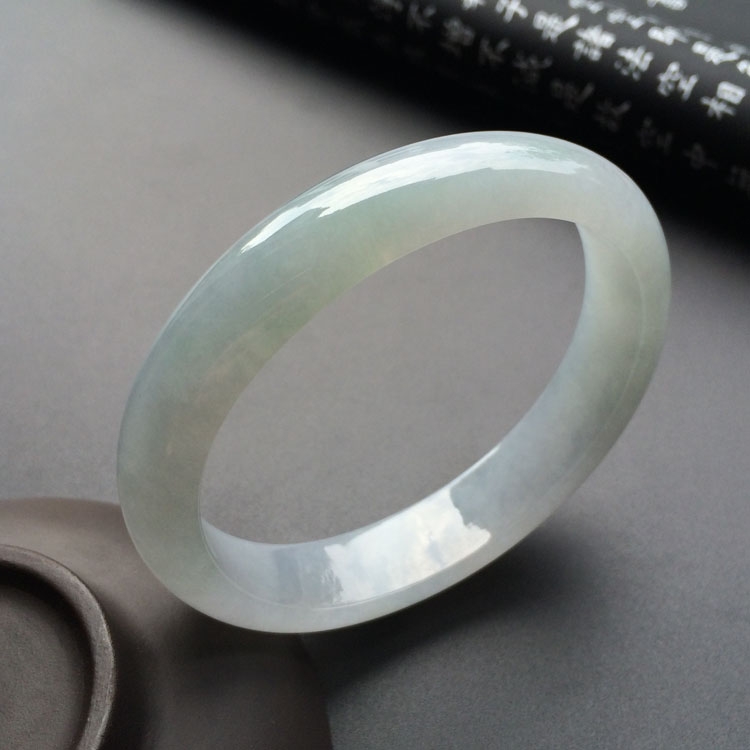 （超值推荐）糯冰种淡晴水贵妃镯（57mm-50mm）