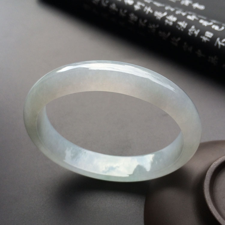 （超值推荐）糯冰种淡晴水贵妃镯（57mm-50mm）